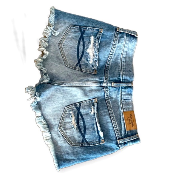 Abercrombie & Fitch • 00 • Waist 24 • Short Shorts - Picture 11 of 15